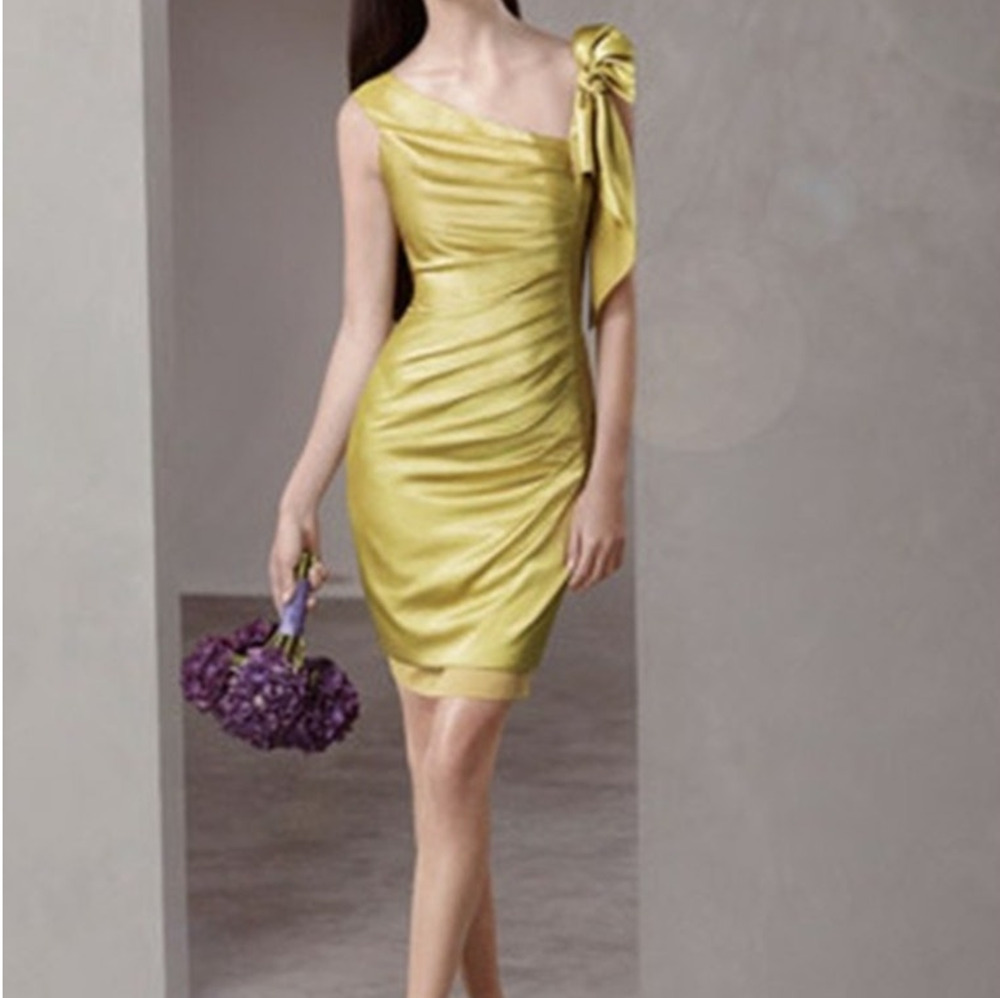 Vera Wang Sheath Dress Ruched